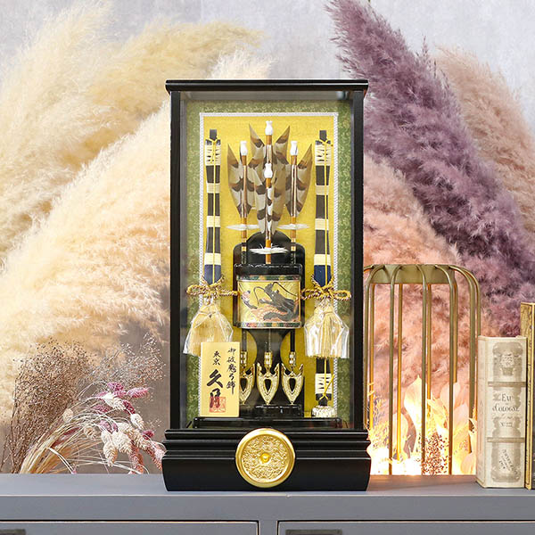 破魔弓 久月 鳥羽A 本籐巻 彫金 面取りガラスケース 詳細画像 久月 破魔弓 鳥羽A 本籐巻 彫金 面取りガラスケース 詳細画像