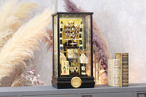 破魔弓 久月 鳥羽A 本籐巻 彫金 面取りガラスケース 詳細画像 久月 破魔弓 鳥羽A 本籐巻 彫金 面取りガラスケース 詳細画像