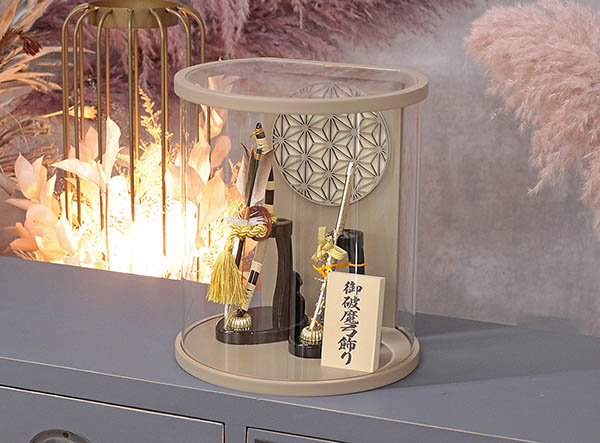 破魔弓 美光 瑞祥 黒 モカ塗り まどか 麻の葉文様 円形 筒型 アクリルケース 詳細画像 美光 破魔弓 瑞祥 黒 モカ塗り まどか 麻の葉文様 円形 筒型 アクリルケース 詳細画像