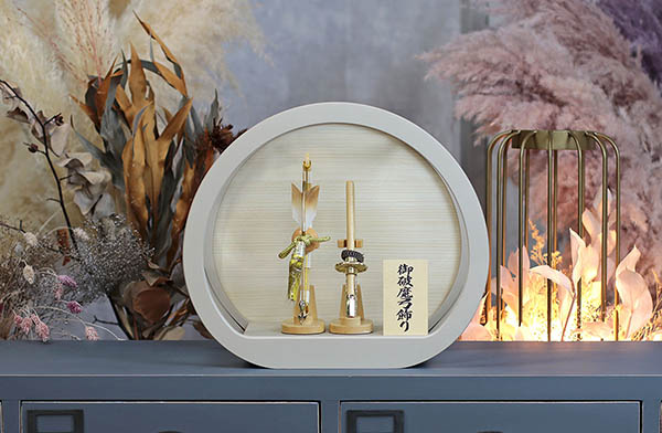 破魔弓 守田 瑞祥 白木 円型 丸型 木目バック ベージュ・モカ塗 アクリルケース 詳細画像 守田 破魔弓 瑞祥 白木 円型 丸型 木目バック ベージュ・モカ塗 アクリルケース 詳細画像