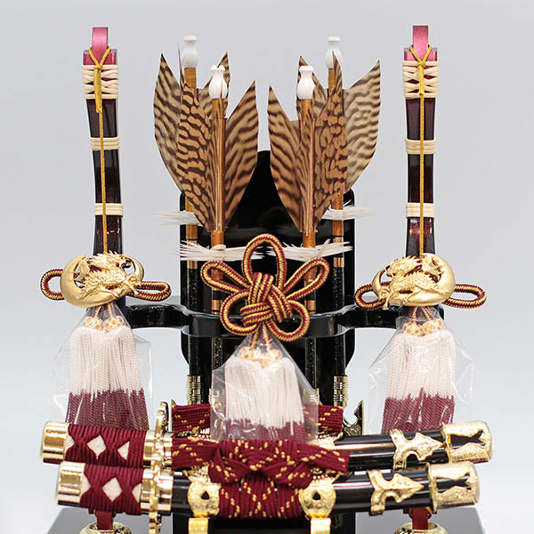 破魔弓 久月 麒麟児C 太刀 麒麟金物 麒麟敷布 本籐 アクリルケース飾り 詳細画像 久月 破魔弓 麒麟児C 太刀 麒麟金物 麒麟敷布 本籐 アクリルケース飾り 詳細画像