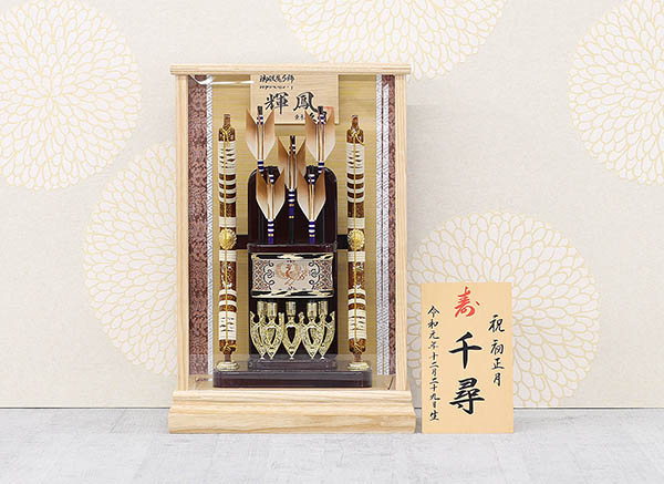 破魔弓 久月 輝鳳 白木 木目 面取り ガラスケース飾り 詳細画像 久月 破魔弓 輝鳳 白木 木目 面取り ガラスケース飾り 詳細画像