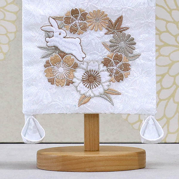 刺繍仕立て白シリーズ 白花とうさぎ モカ （小） ※名前・生年月日部分は刺繍