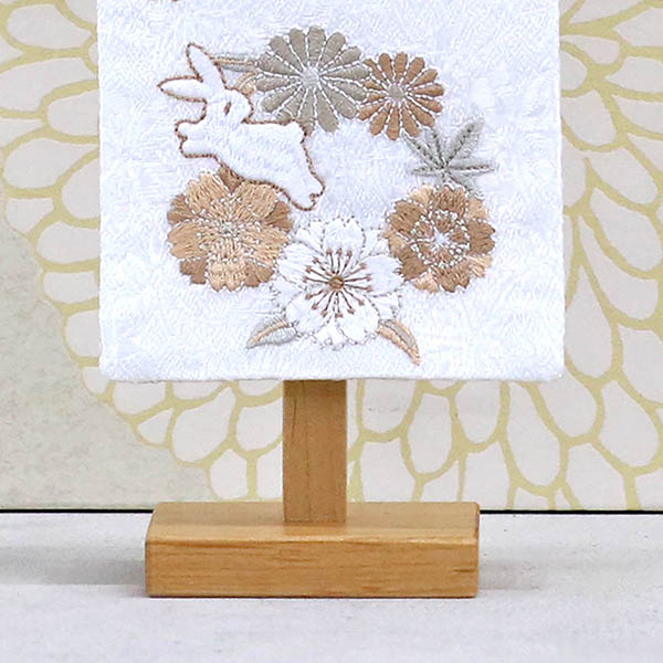 刺繍仕立て白シリーズ 白花とうさぎ モカ （特小） ※名前・生年月日部分は刺繍