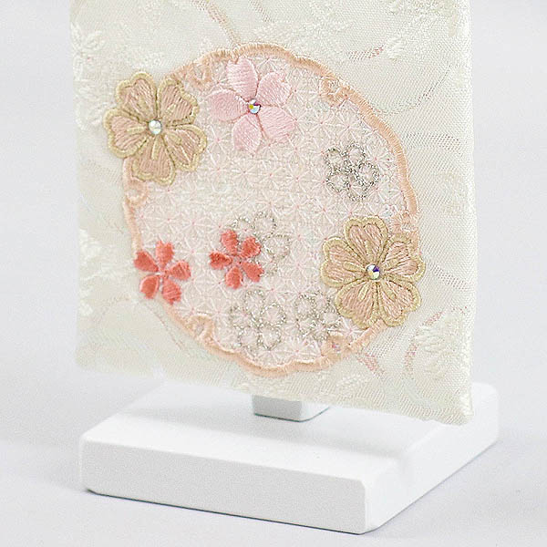 刺繍仕立て 白揃え名前旗飾り  雪花（せきか） 特小 ラインストーン ※名前・生年月日部分は刺繍