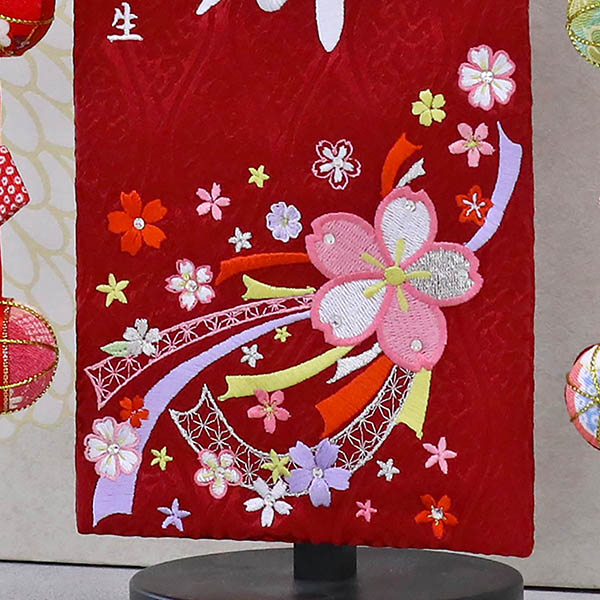結び桜 スワロフスキー 赤 (小) 鞠三連つるし 毛せん 台付き ※名前・生年月日刺繍